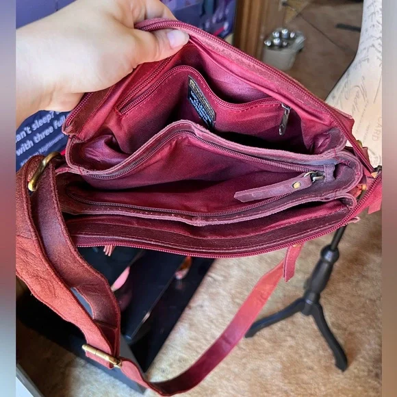 100% cow hide leather Great American leather works red crossbody handbag. - Picture 8 of 17